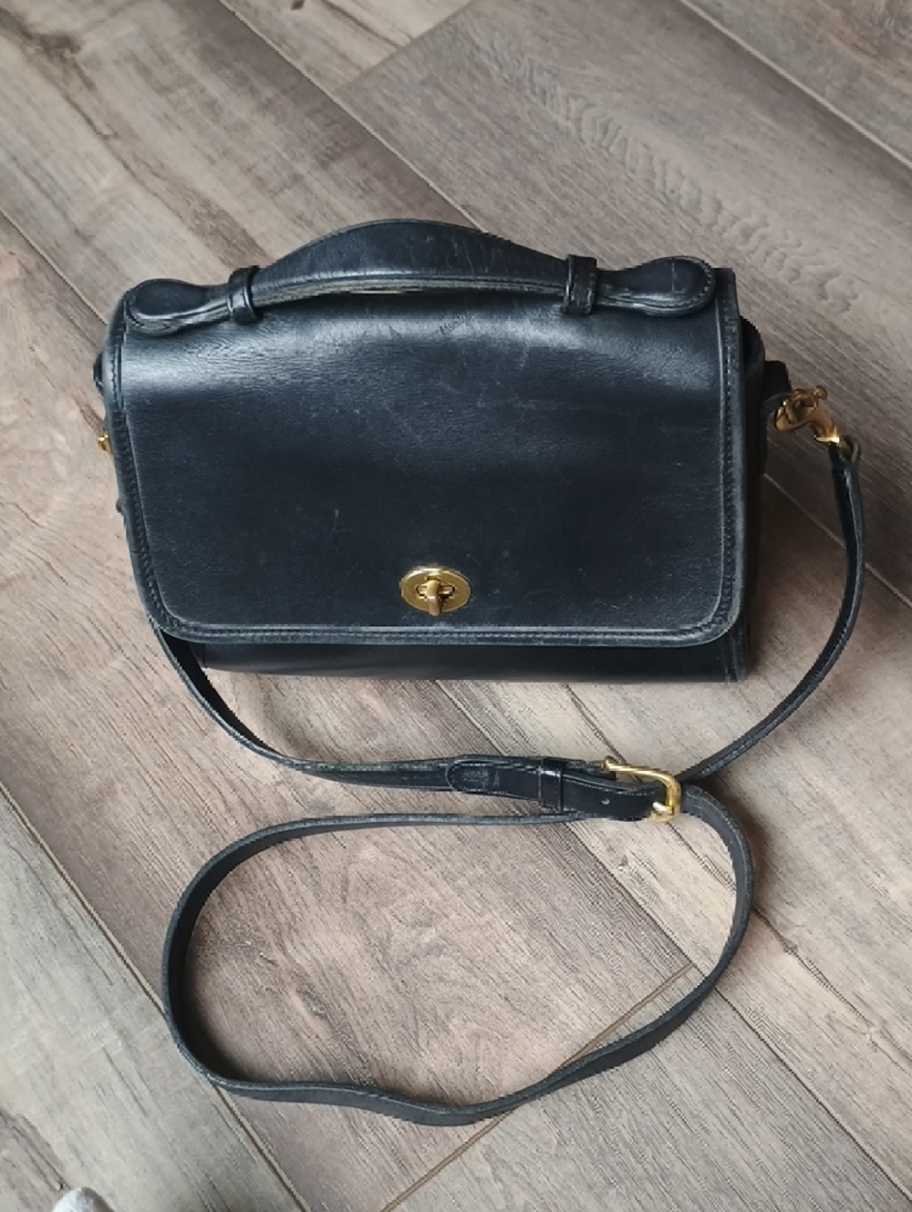 Vintage Coach Court Bag #9870 Black Leather Top-Handle Cross Body Bag Purse - Picture 3 of 16